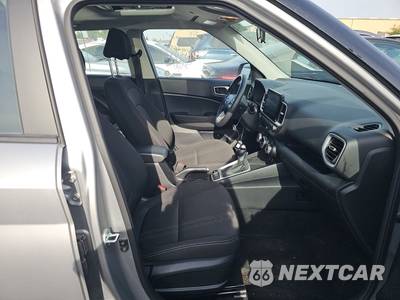 2025 Hyundai Venue SEL - zdjęcie 8 z 29 - miniatura