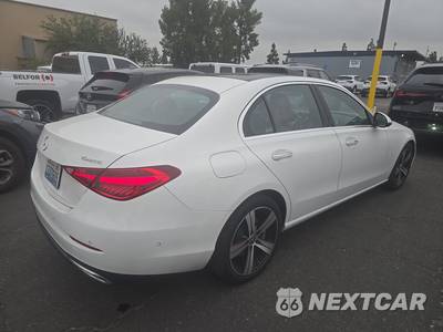 2025 Mercedes-Benz C 300 4MATIC - zdjęcie 4 z 31 - miniatura