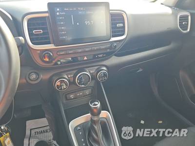 2025 Hyundai Venue SEL - zdjęcie 17 z 30 - miniatura