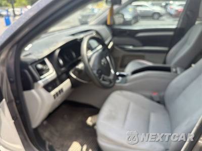 2017 Toyota Highlander LE - zdjęcie 7 z 11 - miniatura