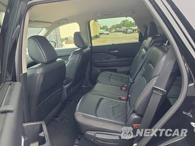 2023 Nissan Pathfinder SL - zdjęcie 14 z 24 - miniatura