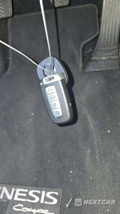 2016 Hyundai Genesis Coupe 3.8 w/Gray Interior - zdjęcie 19 z 37 - miniatura