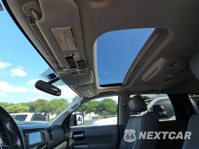 2017 Toyota Sequoia Limited - zdjęcie 19 z 31 - miniatura