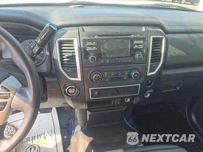 2017 Nissan TITAN S Crew Cab Short Bed - zdjęcie 11 z 32 - miniatura