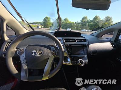 2016 Toyota Prius v Two - zdjęcie 11 z 18 - miniatura