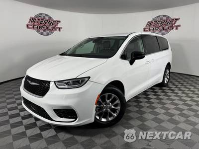 2024 Chrysler Pacifica Touring L 121.6" WB