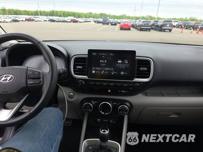 2026 Hyundai Venue SEL - zdjęcie 11 z 20 - miniatura
