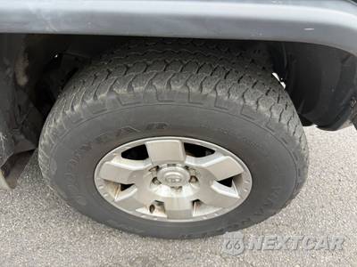 2010 Toyota FJ Cruiser w/Rear Doors - zdjęcie 12 z 33 - miniatura