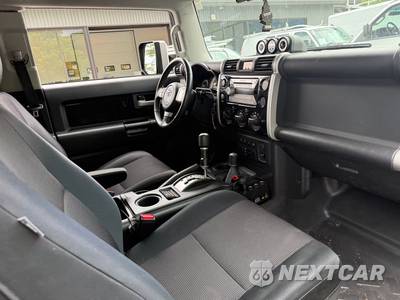 2010 Toyota FJ Cruiser w/Rear Doors - zdjęcie 14 z 33 - miniatura
