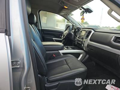 2018 Nissan TITAN PRO-4X Crew Cab Short Bed - zdjęcie 8 z 37 - miniatura