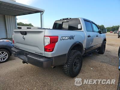 2018 Nissan TITAN PRO-4X Crew Cab Short Bed - zdjęcie 4 z 37 - miniatura