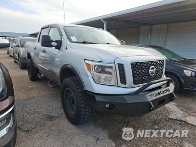 2018 Nissan TITAN PRO-4X Crew Cab Short Bed - zdjęcie 3 z 37 - miniatura