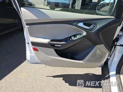 2016 Ford Focus SE Sedan - zdjęcie 9 z 51 - miniatura