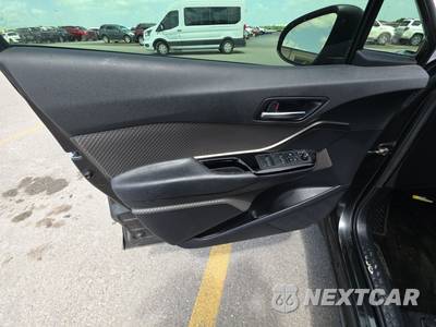 2020 Toyota C-HR Limited - zdjęcie 9 z 26 - miniatura