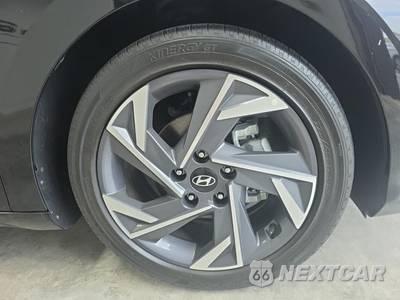 2025 Hyundai Elantra SEL Convenience - zdjęcie 9 z 24 - miniatura