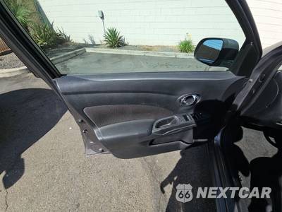 2013 Nissan Versa 1.6 SV - zdjęcie 9 z 34 - miniatura