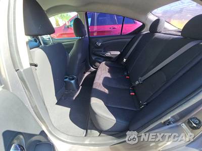 2013 Nissan Versa 1.6 SV - zdjęcie 13 z 34 - miniatura