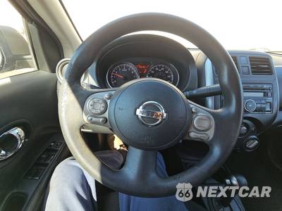 2013 Nissan Versa 1.6 SV - zdjęcie 10 z 34 - miniatura