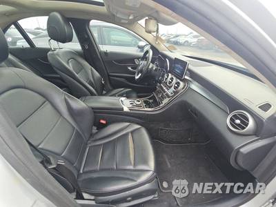 2017 Mercedes-Benz C 300 4MATIC Sedan w/Luxury Pkg - zdjęcie 8 z 29 - miniatura