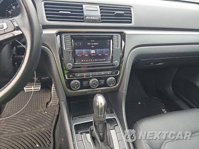 2018 Volkswagen Passat 2.0T R-Line - zdjęcie 11 z 28 - miniatura