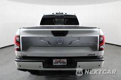 2024 Nissan TITAN XD Platinum Reserve Crew Cab Medium Bed - zdjęcie 8 z 11 - miniatura