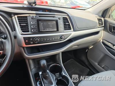 2019 Toyota Highlander LE - zdjęcie 11 z 25 - miniatura