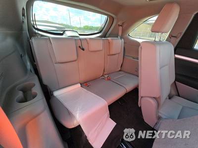 2019 Toyota Highlander LE - zdjęcie 14 z 25 - miniatura