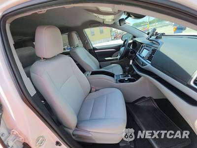 2019 Toyota Highlander LE - zdjęcie 8 z 25 - miniatura