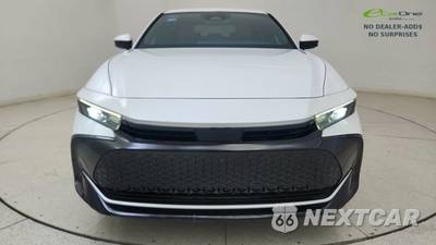 2024 Toyota Crown XLE - zdjęcie 13 z 50 - miniatura