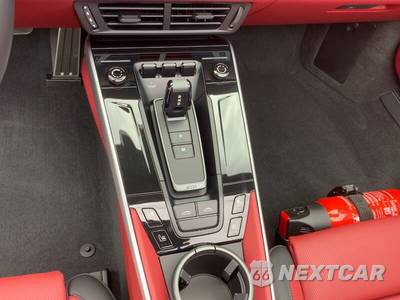 2026 Porsche 911 Targa 4 GTS - zdjęcie 38 z 50 - miniatura