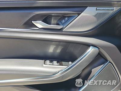 2024 Jaguar XF R-Dynamic SE - zdjęcie 9 z 25 - miniatura