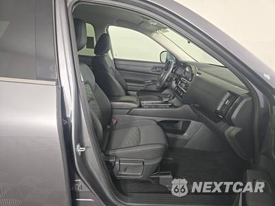 2025 Nissan Pathfinder SV - zdjęcie 8 z 17 - miniatura