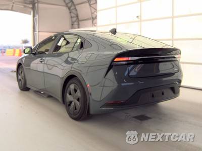 2026 Toyota Prius Plug-In Hybrid SE - zdjęcie 6 z 23 - miniatura