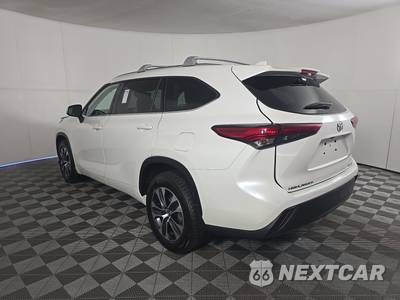 2021 Toyota Highlander XLE - zdjęcie 6 z 17 - miniatura
