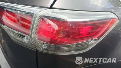 2015 Toyota Highlander LE - zdjęcie 28 z 35 - miniatura