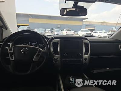 2018 Nissan TITAN SV Crew Cab Short Bed - zdjęcie 8 z 20 - miniatura