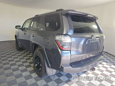 2022 Toyota 4Runner SR5 - zdjęcie 6 z 17 - miniatura