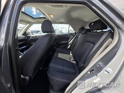 2025 Hyundai Venue SEL - zdjęcie 2 z 28 - miniatura