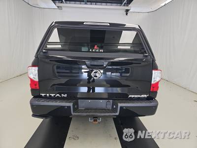 2017 Nissan TITAN PRO-4X Crew Cab Short Bed - zdjęcie 5 z 27 - miniatura