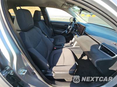 2024 Toyota Corolla Cross LE - zdjęcie 8 z 25 - miniatura