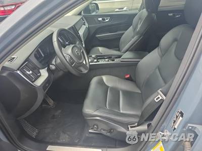 2024 Volvo XC60 B5 Core Dark Theme - zdjęcie 13 z 21 - miniatura