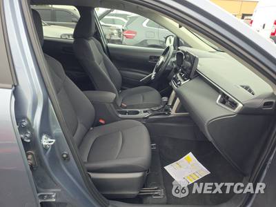 2025 Toyota Corolla Cross LE - zdjęcie 8 z 30 - miniatura