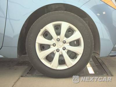 2026 Toyota Corolla Hybrid LE Sedan - zdjęcie 10 z 28 - miniatura