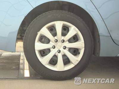 2026 Toyota Corolla Hybrid LE Sedan - zdjęcie 11 z 28 - miniatura