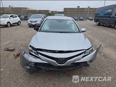 2020 Toyota Camry LE - zdjęcie 2 z 25 - miniatura