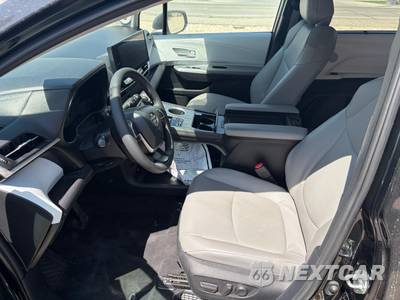 2025 Toyota Sienna XLE 7-Passenger 120.5" WB - zdjęcie 6 z 7 - miniatura