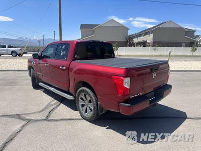 2017 Nissan TITAN SV Crew Cab Short Bed - zdjęcie 4 z 10 - miniatura