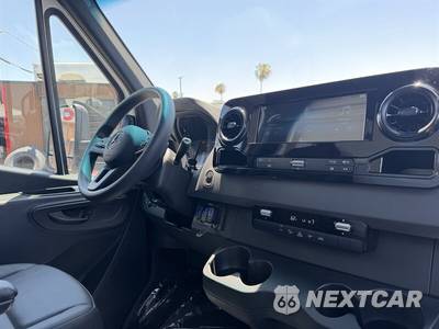 2023 Mercedes-Benz Sprinter 3500XD Cab Chassis DRW - zdjęcie 16 z 18 - miniatura