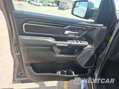 2023 Ram 1500 Laramie Crew Cab Short Bed - zdjęcie 9 z 26 - miniatura
