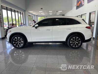 2025 Mercedes-Benz GLC 350e - zdjęcie 2 z 50 - miniatura